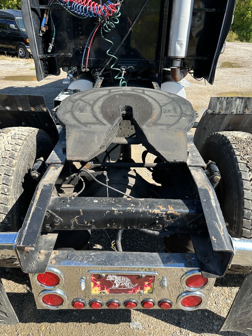 2001 FREIGHTLINER FLD 120 - Image 23